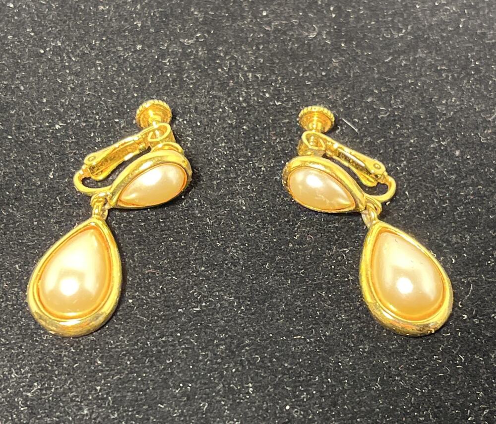 NAPIER Clip Screw Hinged Faux Pearl Gold Tone Teardrop Shaped Preowned